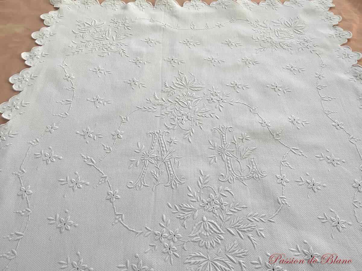 Petite couverture festonnée enfant imposante broderie main, AL – Image 7