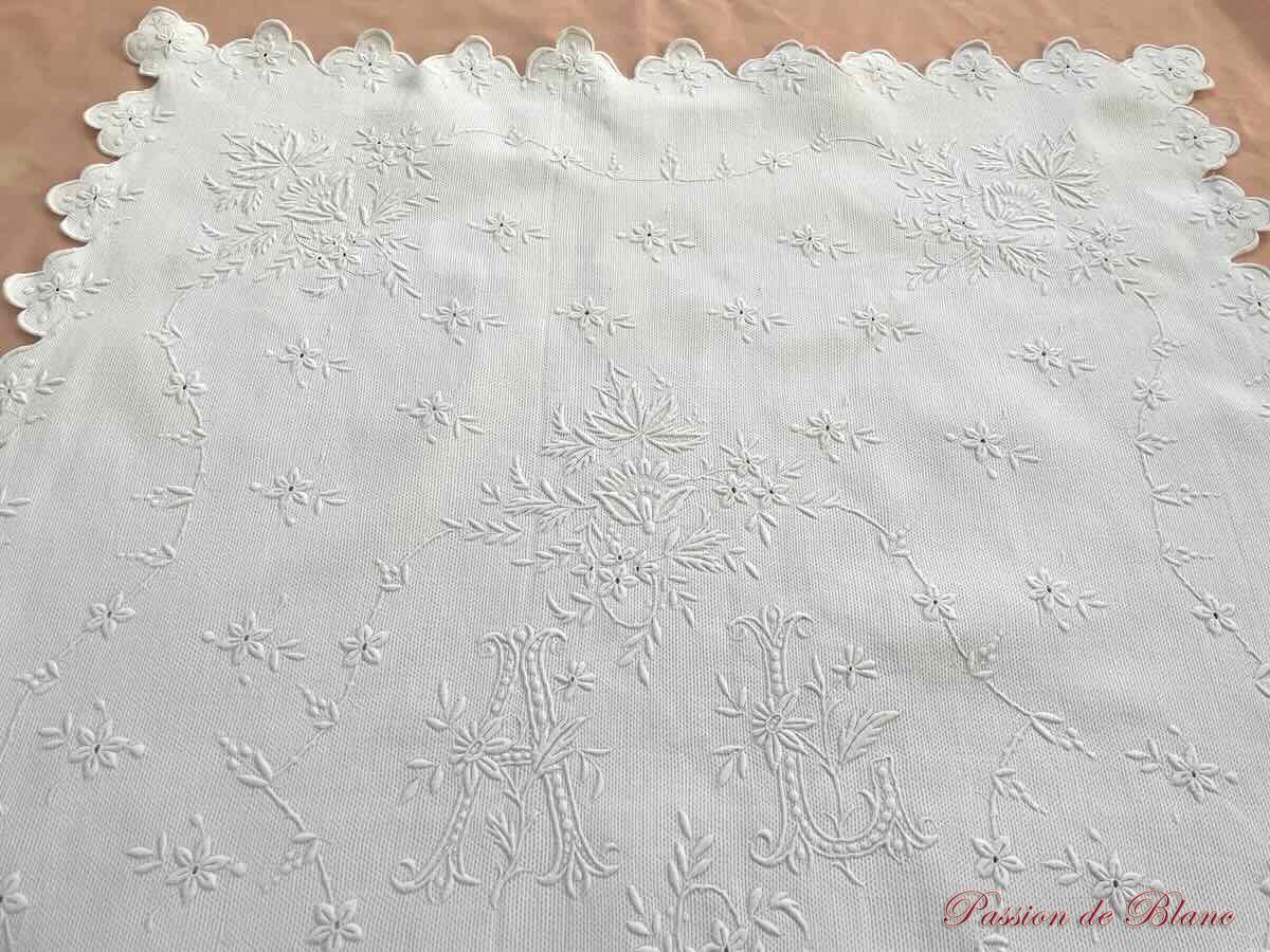 Petite couverture festonnée enfant imposante broderie main, AL – Image 4