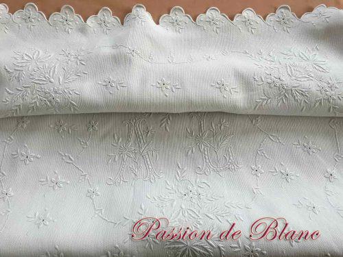 Petite couverture enfant brodée