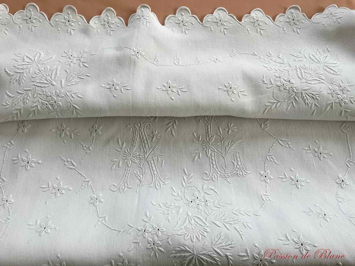 Petite couverture enfant brodée