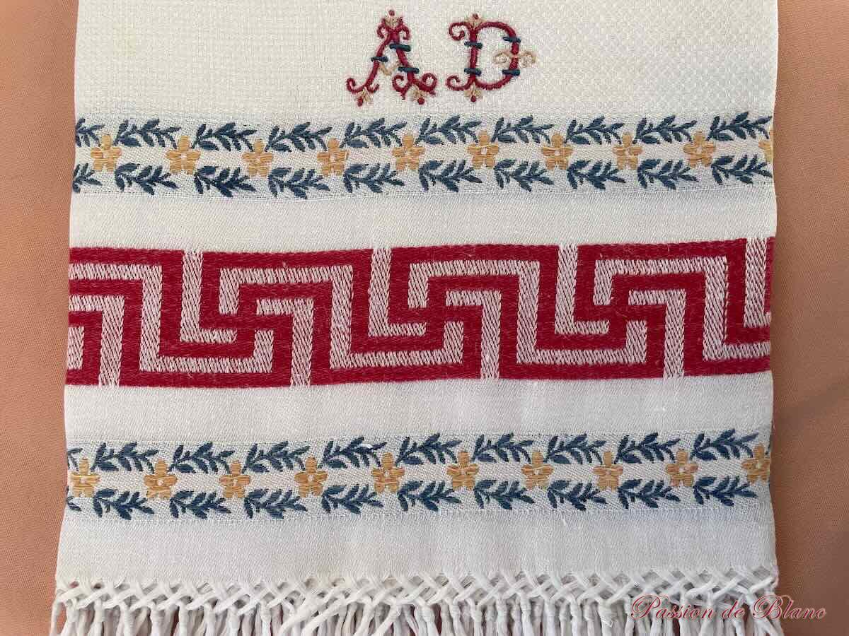 Ensemble quatre grandes serviettes d'invités lin fin liteau de couleur et franges – Image 3