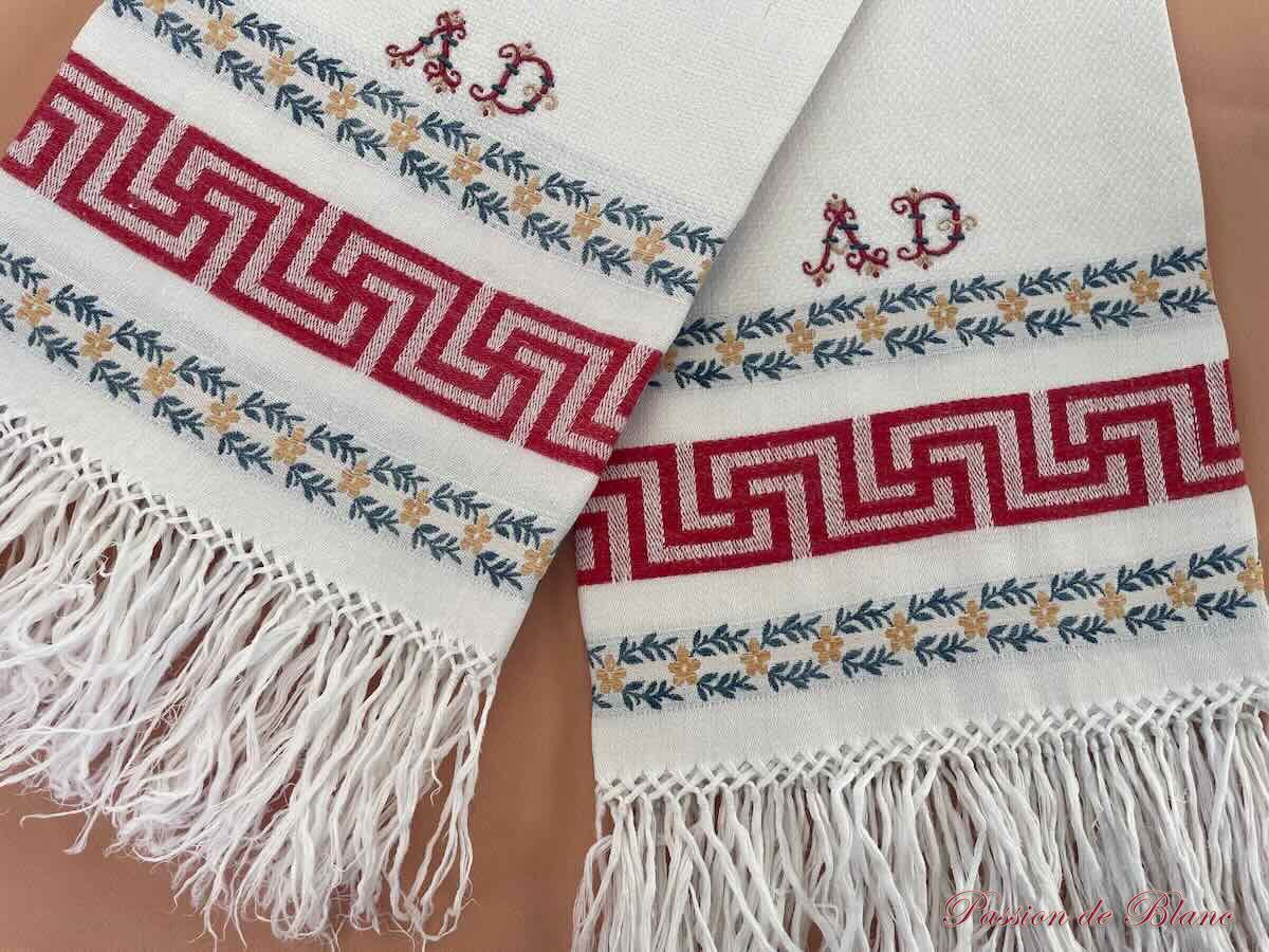 Ensemble quatre grandes serviettes d'invités lin fin liteau de couleur et franges – Image 2