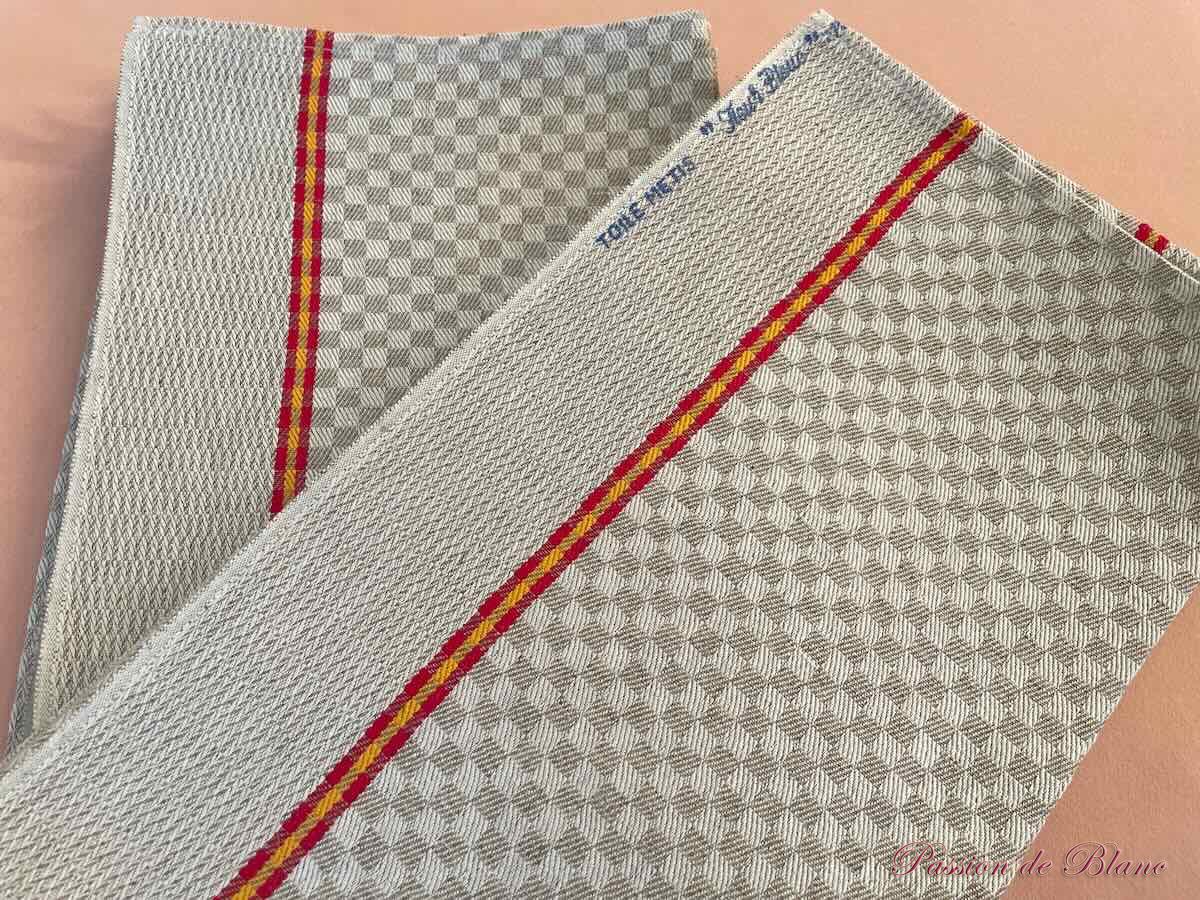 Lot six torchons fleur bleue, motifs sur toile lin coton de couleur bis – Image 3