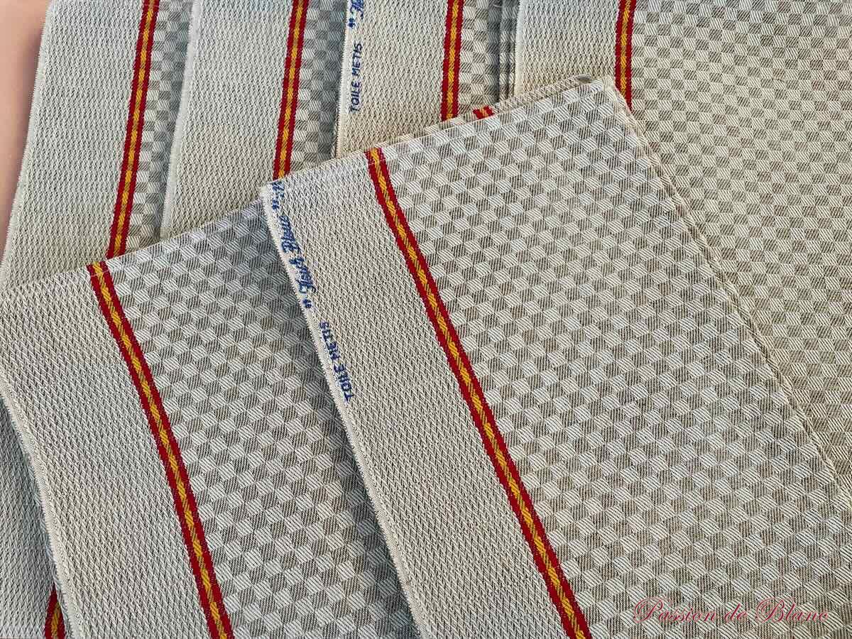 Lot six torchons fleur bleue, motifs sur toile lin coton de couleur bis – Image 2