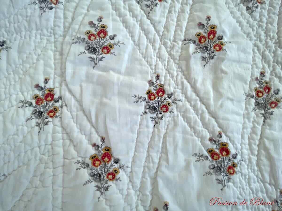 Courtepointe piquée main avec motifs provençaux et blanc – Image 7