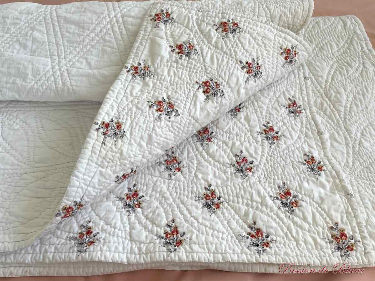 Courtepointe piquée main avec motifs provençaux et blanc – Image 5