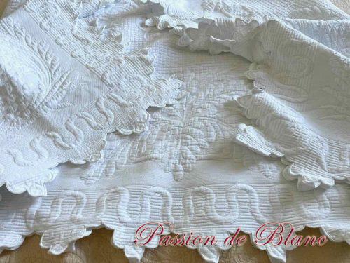 Couverture en piqué Marseillais festonnée