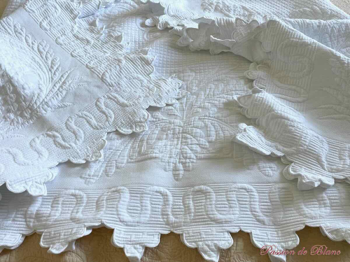 Couverture en piqué Marseillais festonnée