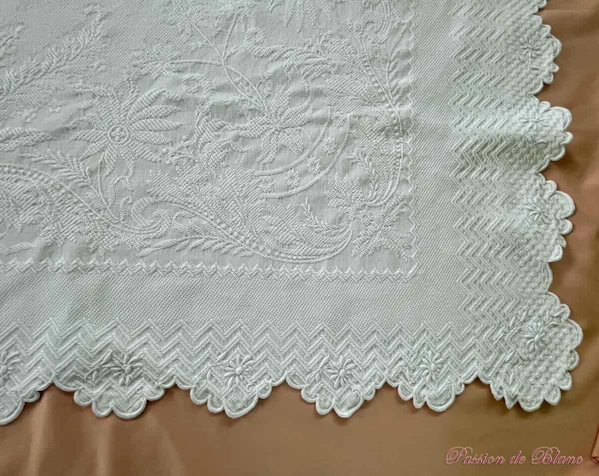 Courtepointe festonnée quatre côtés, 2 monogrammes PB et fleurs – Image 9