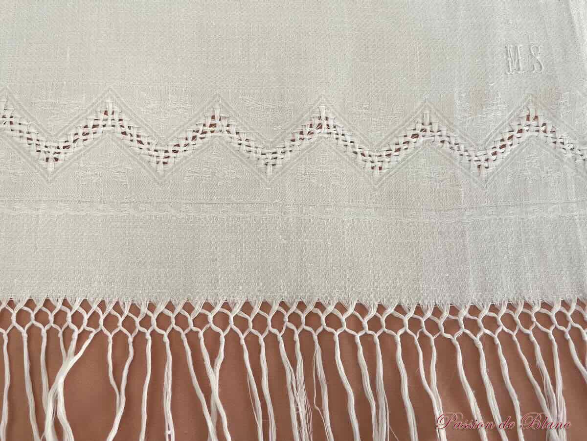 Lot 3 grandes serviettes d'invités lin fin damas, franges nouées – Image 7