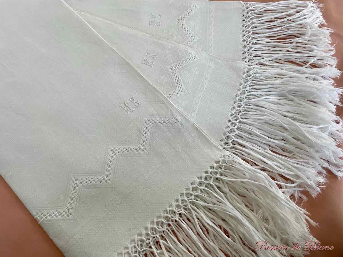 Lot 3 grandes serviettes d'invités lin fin damas, franges nouées – Image 4
