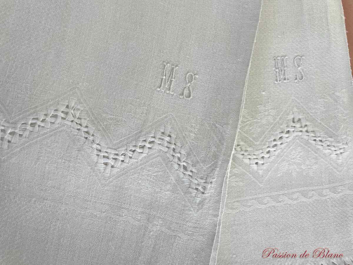 Lot 3 grandes serviettes d'invités lin fin damas, franges nouées – Image 2