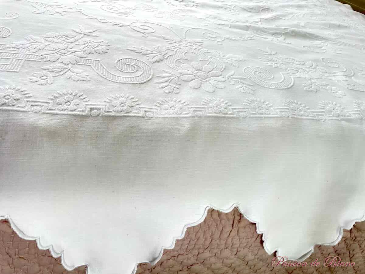Couverture en piqué festonnée quatre côtés, monogramme JD – Image 5