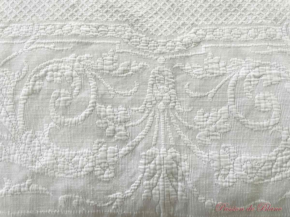 Couverture en piqué Marseillais, beau relief dentelle quatre côtés – Image 4