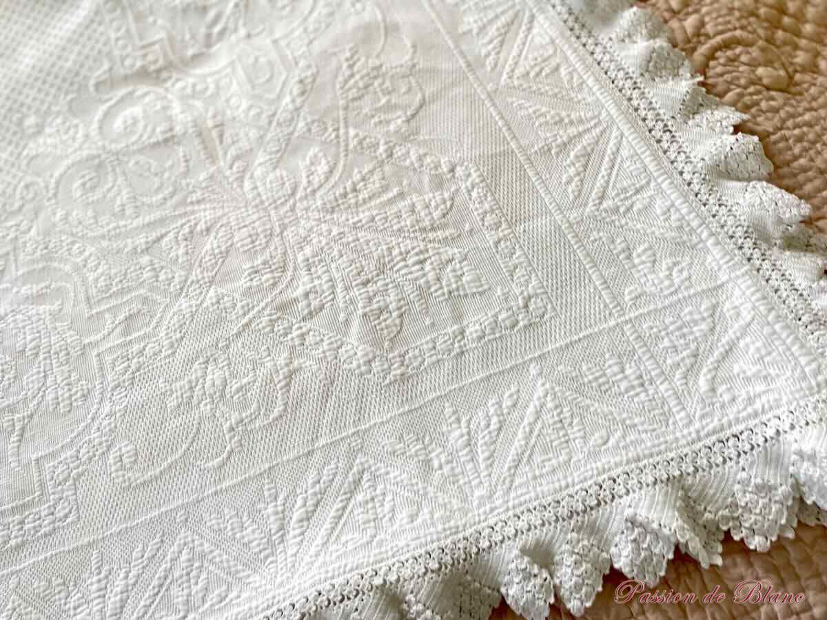 Couverture en piqué Marseillais, beau relief dentelle quatre côtés – Image 6