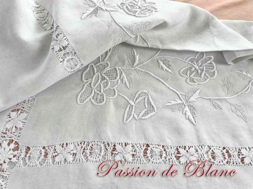Nappe imposantes broderies main