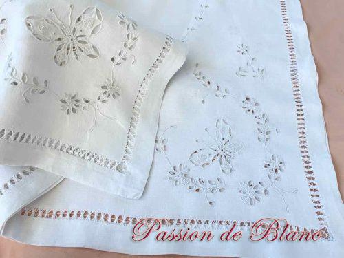 Petite nappe broderie Anglaise