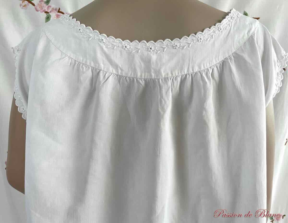 Chemise de jour avec empiècement brodé de fleurs sur toile de lin fin – Image 2