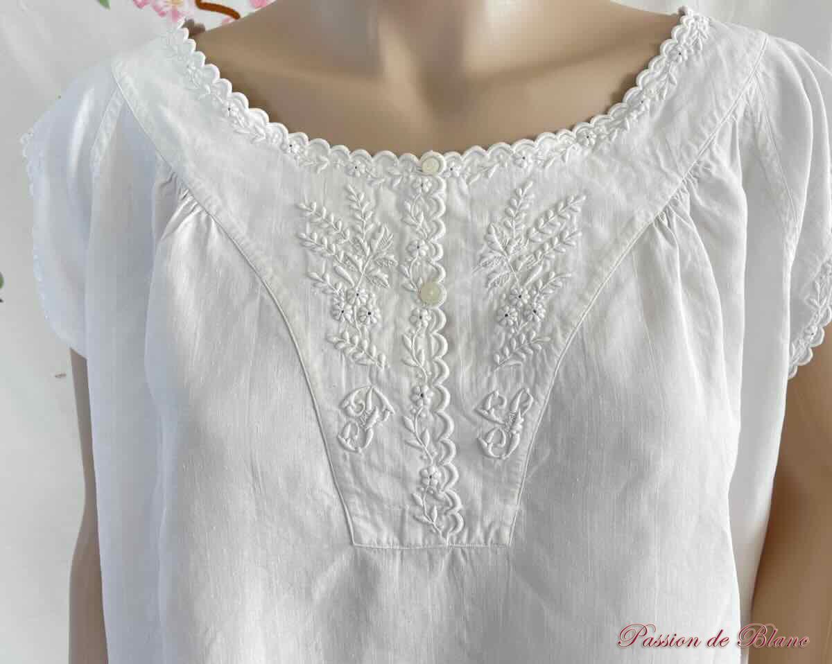 Chemise de jour empiècement brodé