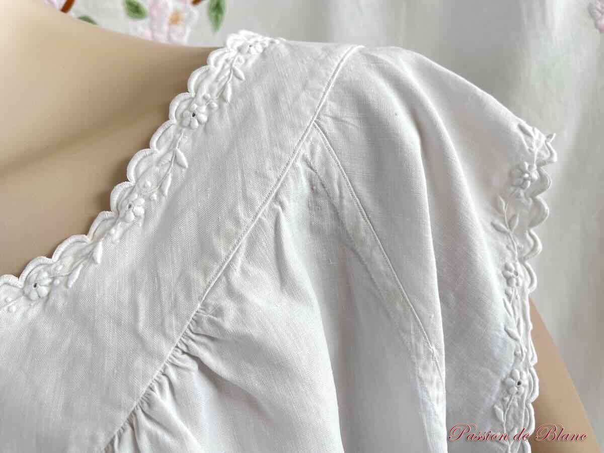 Chemise de jour avec empiècement brodé main sur toile de lin – Image 5