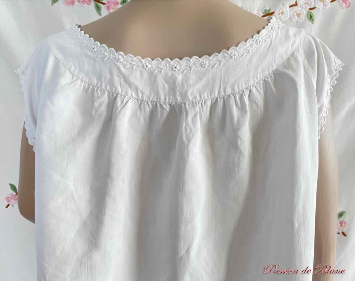 Chemise de jour avec empiècement brodé main sur toile de lin – Image 2