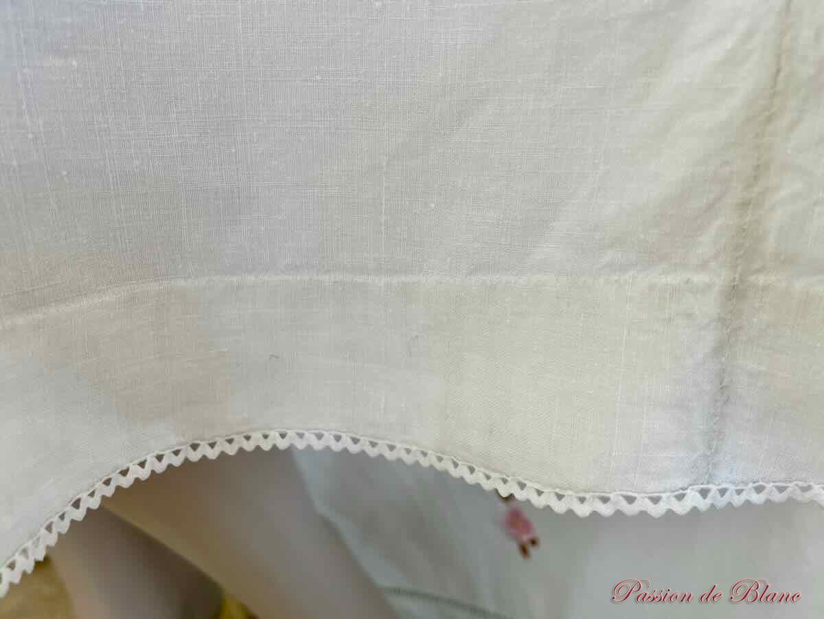 Chemise de jour entièrement brodée main sur toile de lin fin – Image 4