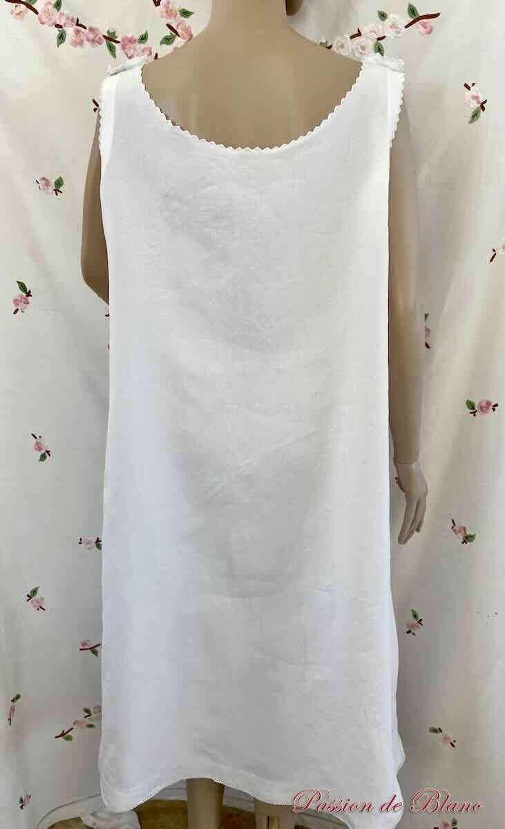 Chemise de jour entièrement brodée main sur toile de lin fin – Image 3