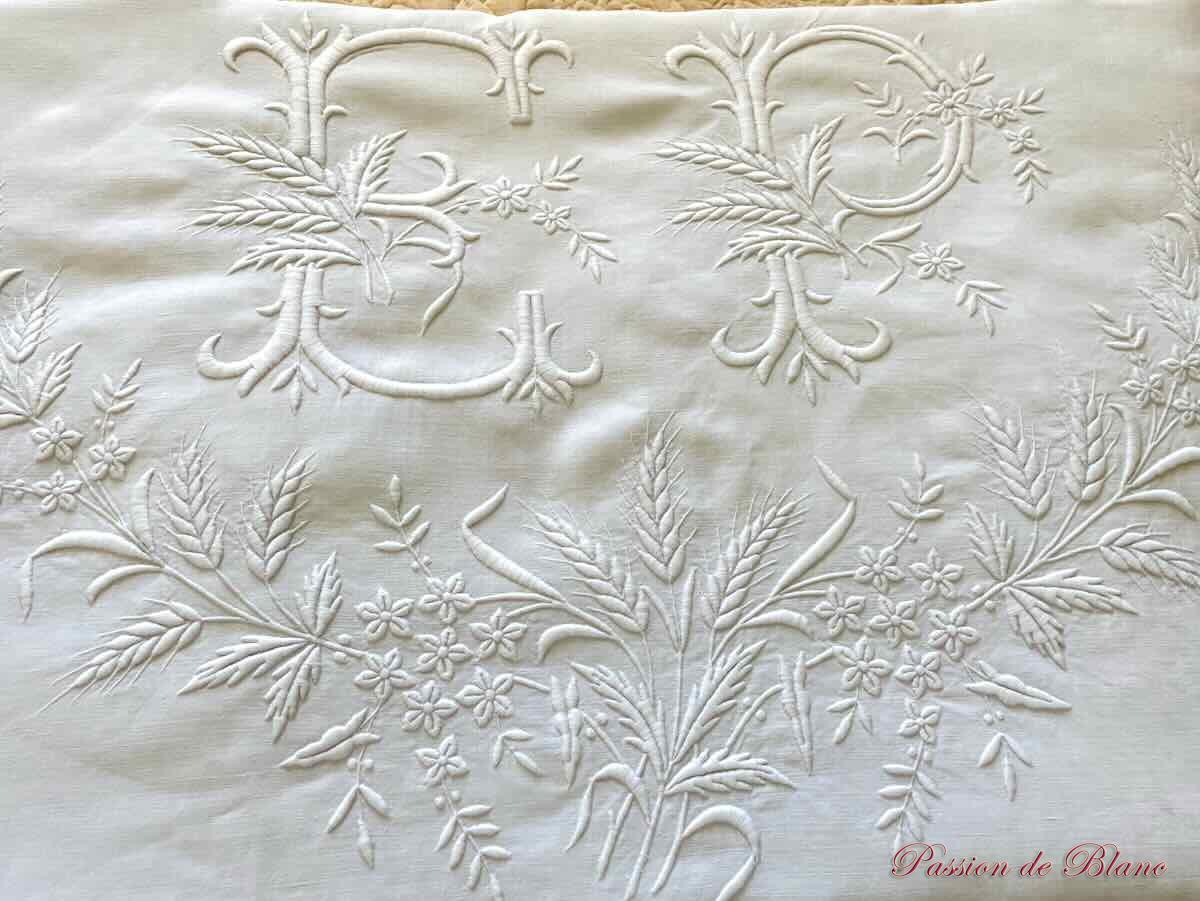 Drap EP imposante broderie