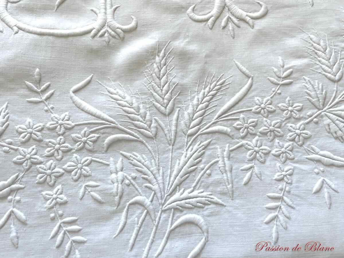 Drap de lin fin : imposante broderie main pour le monogramme EP – Image 8
