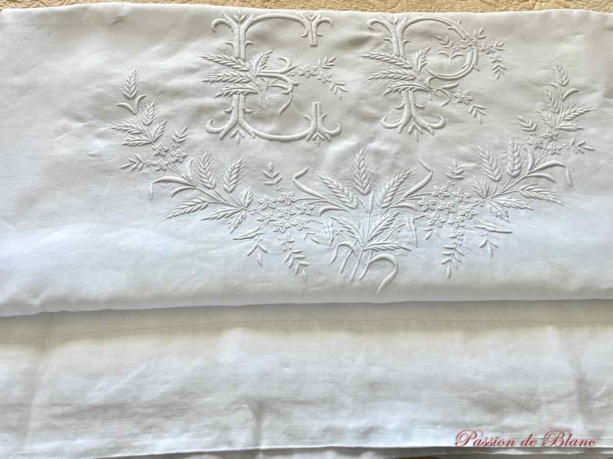 Drap de lin fin : imposante broderie main pour le monogramme EP – Image 5