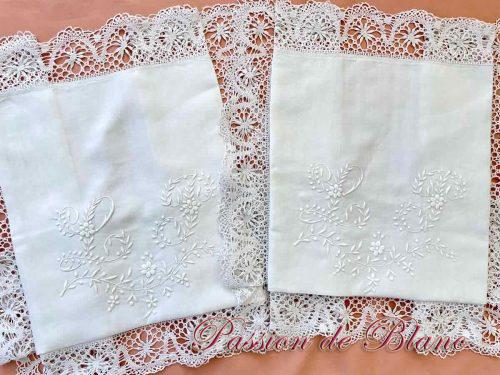 Paire de taies encadrement dentelle fuseaux