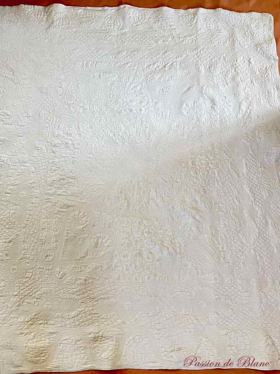 Fine Courtepointe piquée main réalisée sur toile coton blanc – Image 2