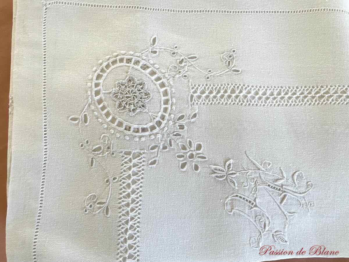 Grandes serviettes lin broderie aiguille - monos DA