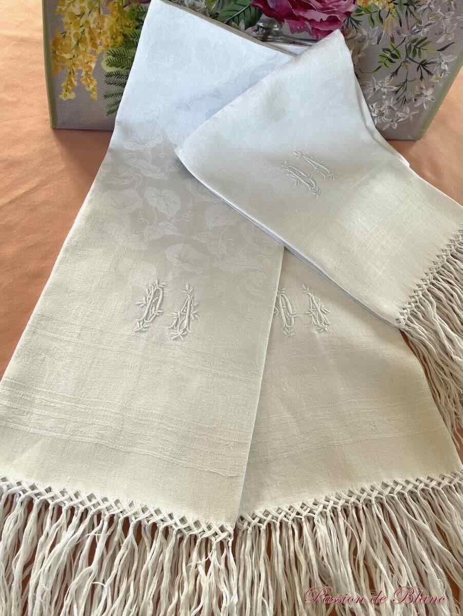 Lot 3 grandes serviettes d'invités en lin fin avec monogramme DA et franges – Image 5