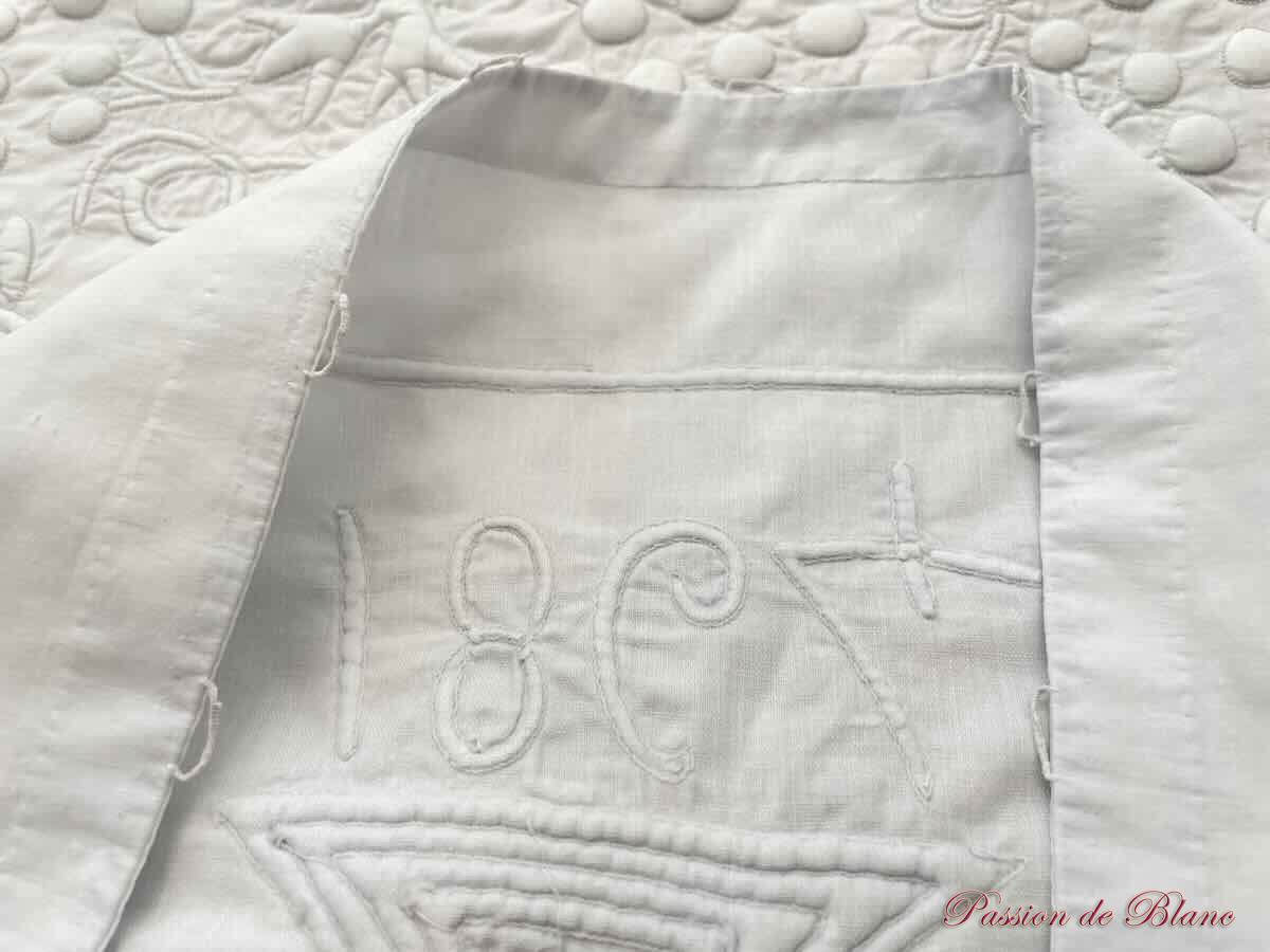 Rares enveloppes de paire taies d'apparat XIXeme broderie en boutis – Image 3