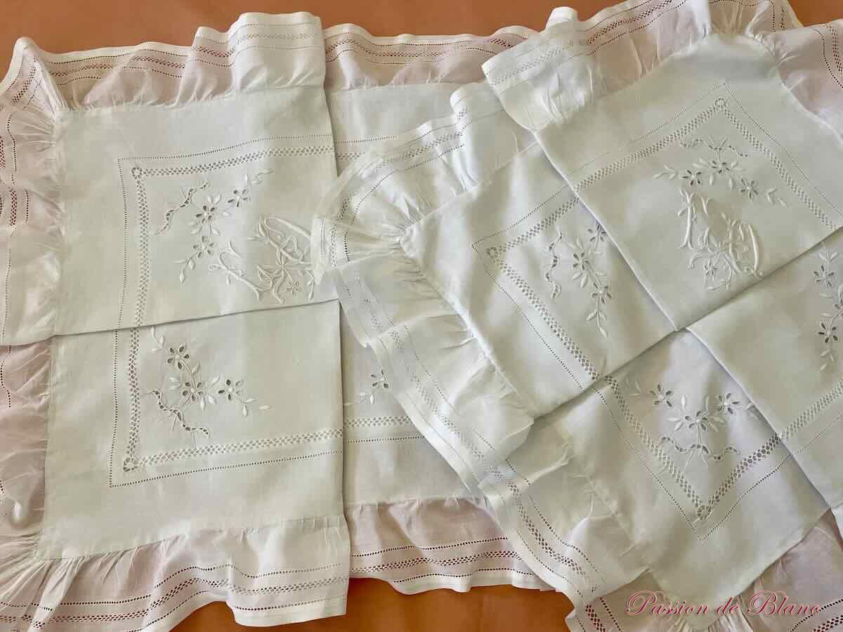 Parure de lit drap deux taies volant lin fin