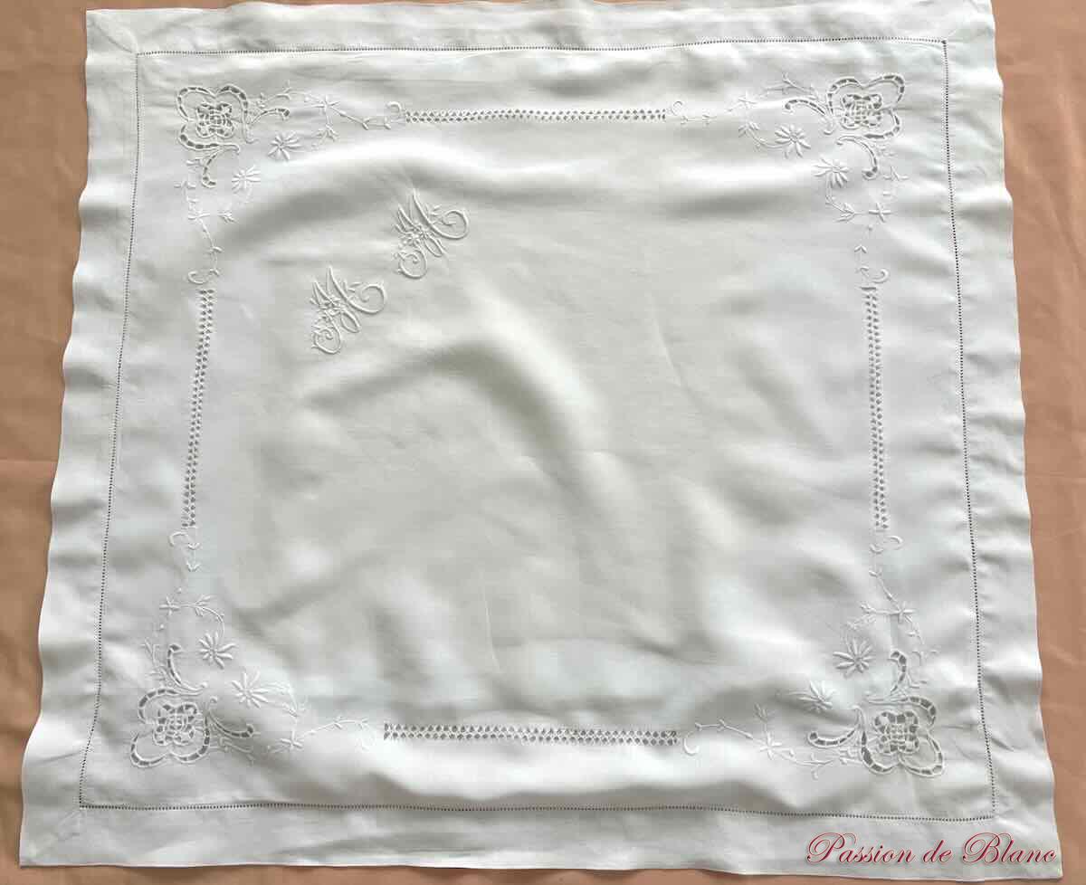 Paire de taies en lin fin avec belles broderies main et mono MM – Image 3