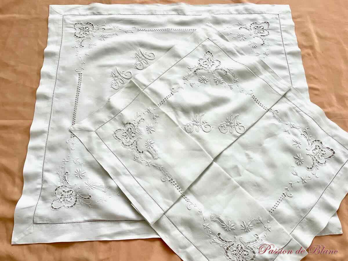 Paire de taies en lin fin avec belles broderies main et mono MM – Image 2