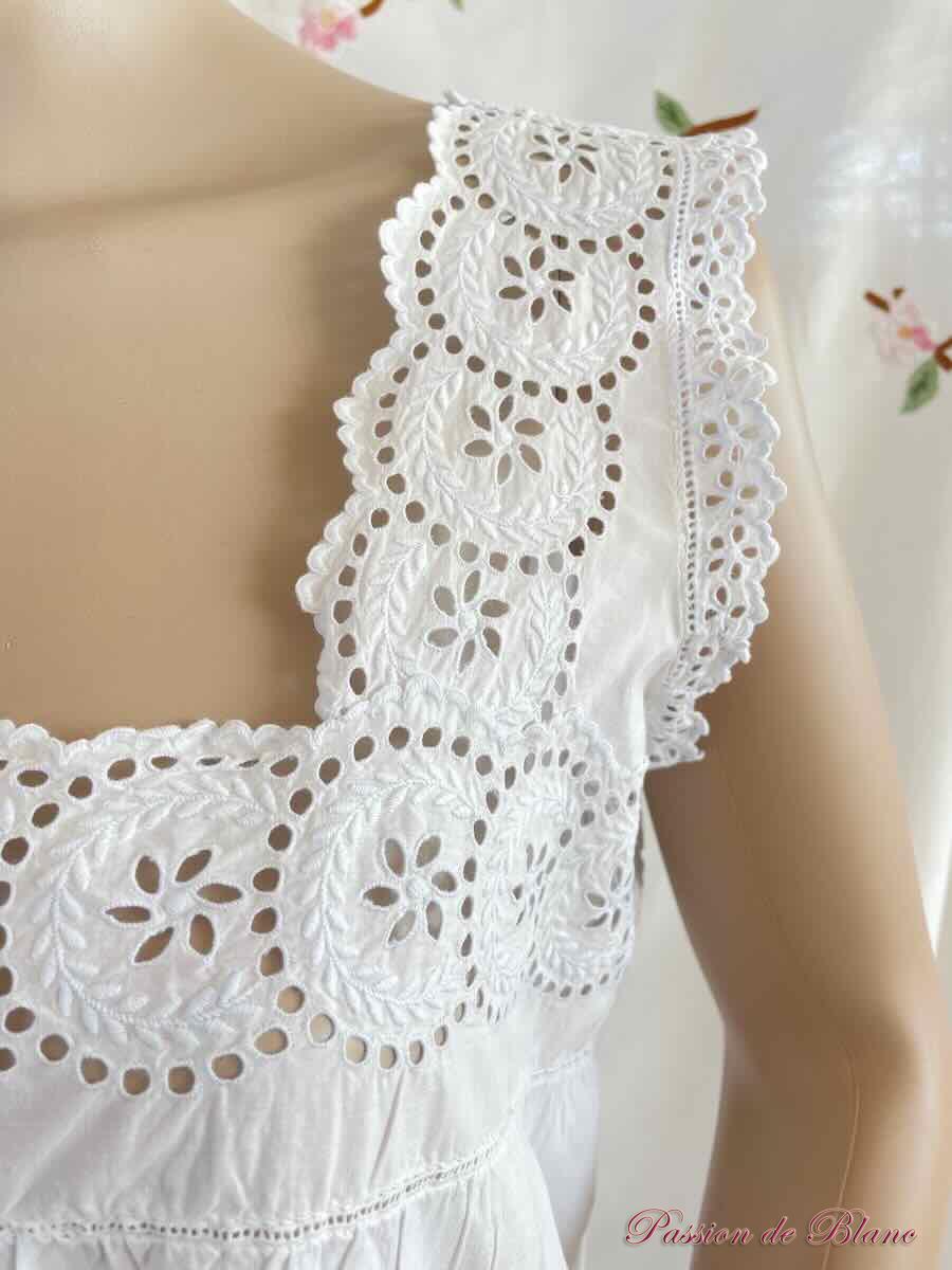 Belle chemise de jour sur toile de coton avec broderie blanche – Image 4