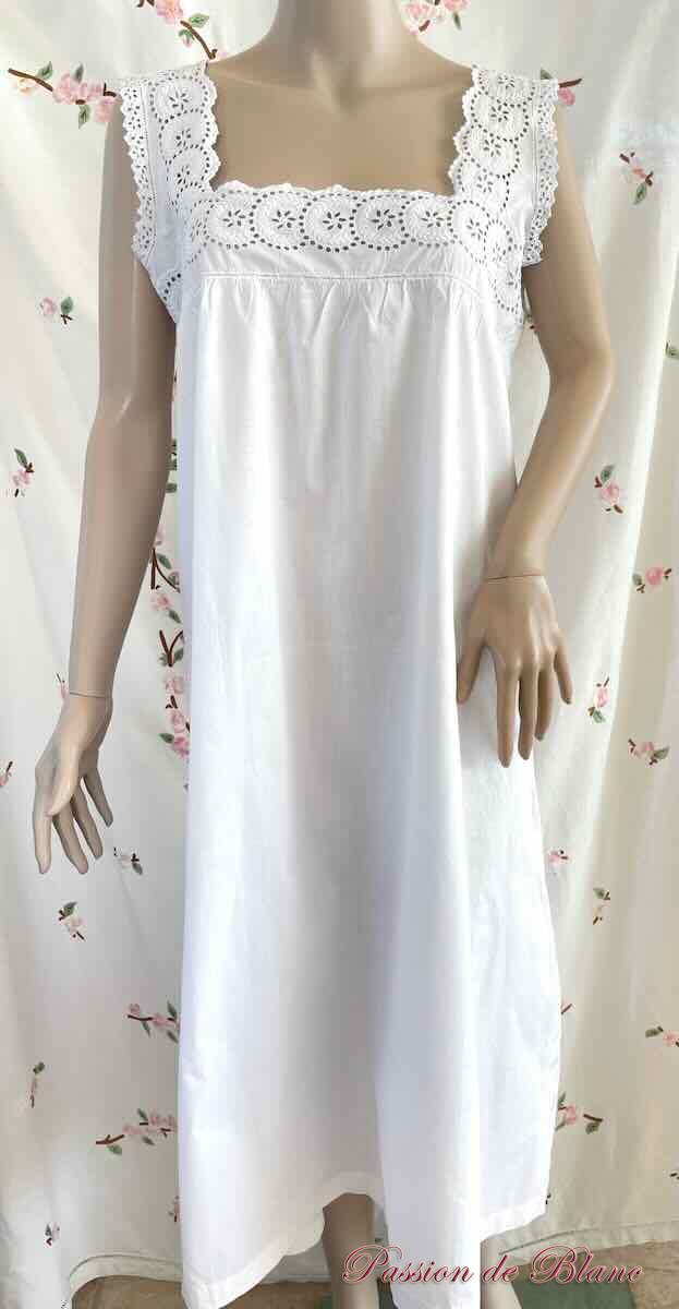Belle chemise de jour sur toile de coton avec broderie blanche – Image 2