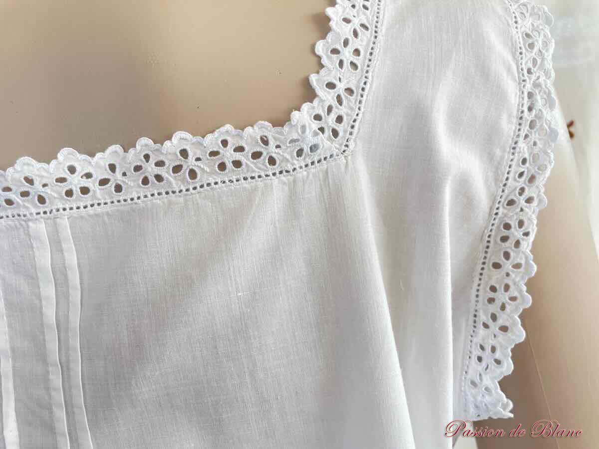 Belle chemise de jour sur toile de coton avec broderie blanche – Image 5