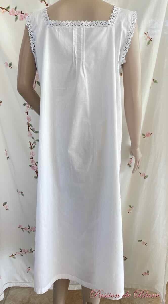 Belle chemise de jour sur toile de coton avec broderie blanche – Image 7