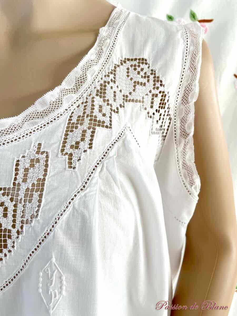 Robe hôtesse intérieur : broderie main sur tulle et fine percale – Image 7