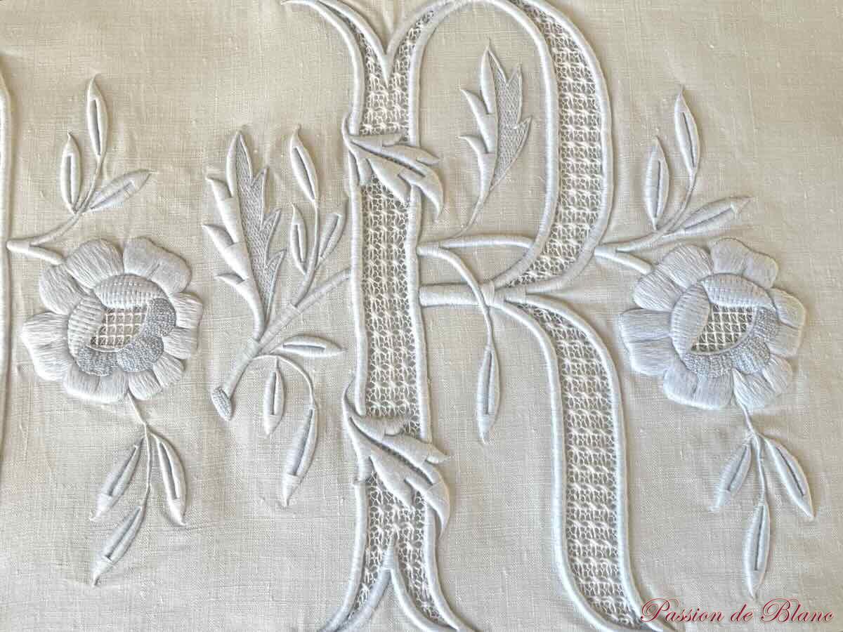 Drap DR broderie main sur toile en fil de lin, retours brodés – Image 5