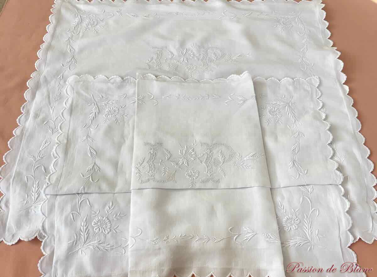 Belle paire de taies "LP" en fil lin ,imposantes broderies main – Image 5