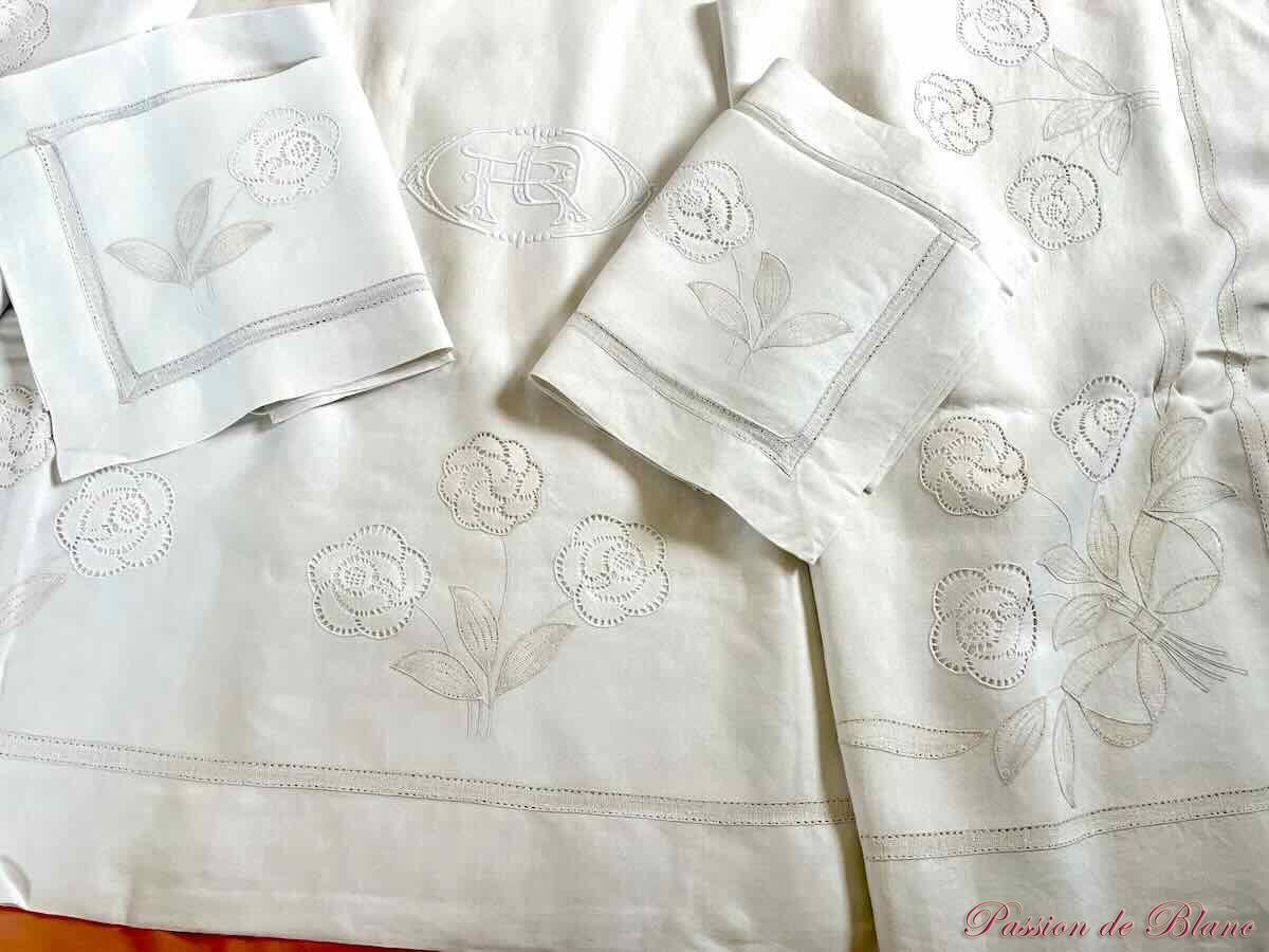 Parure en lin avec incrustations en dentelle aux fuseaux du Puy main. – Image 6