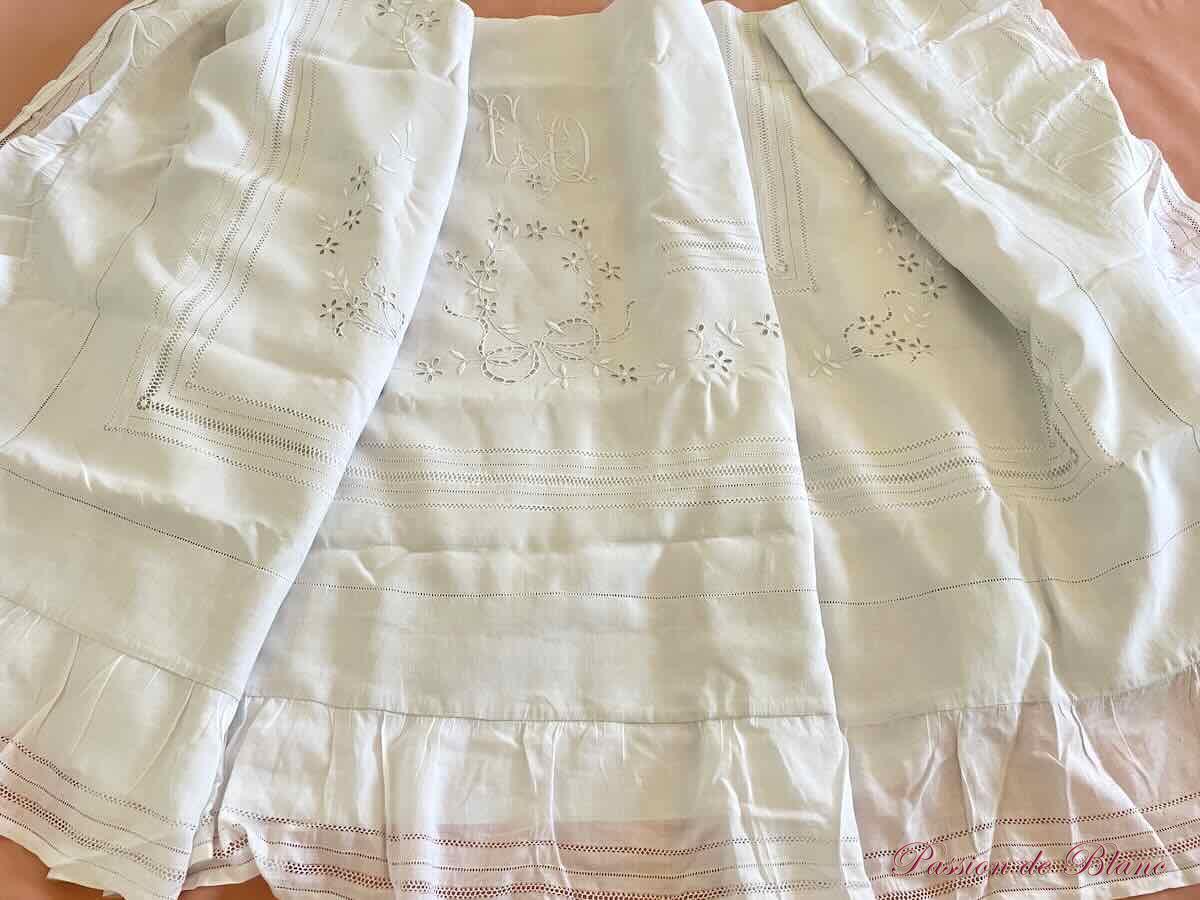 Parure lit : grand drap, taies volants, jours broderies sur lin fin – Image 4