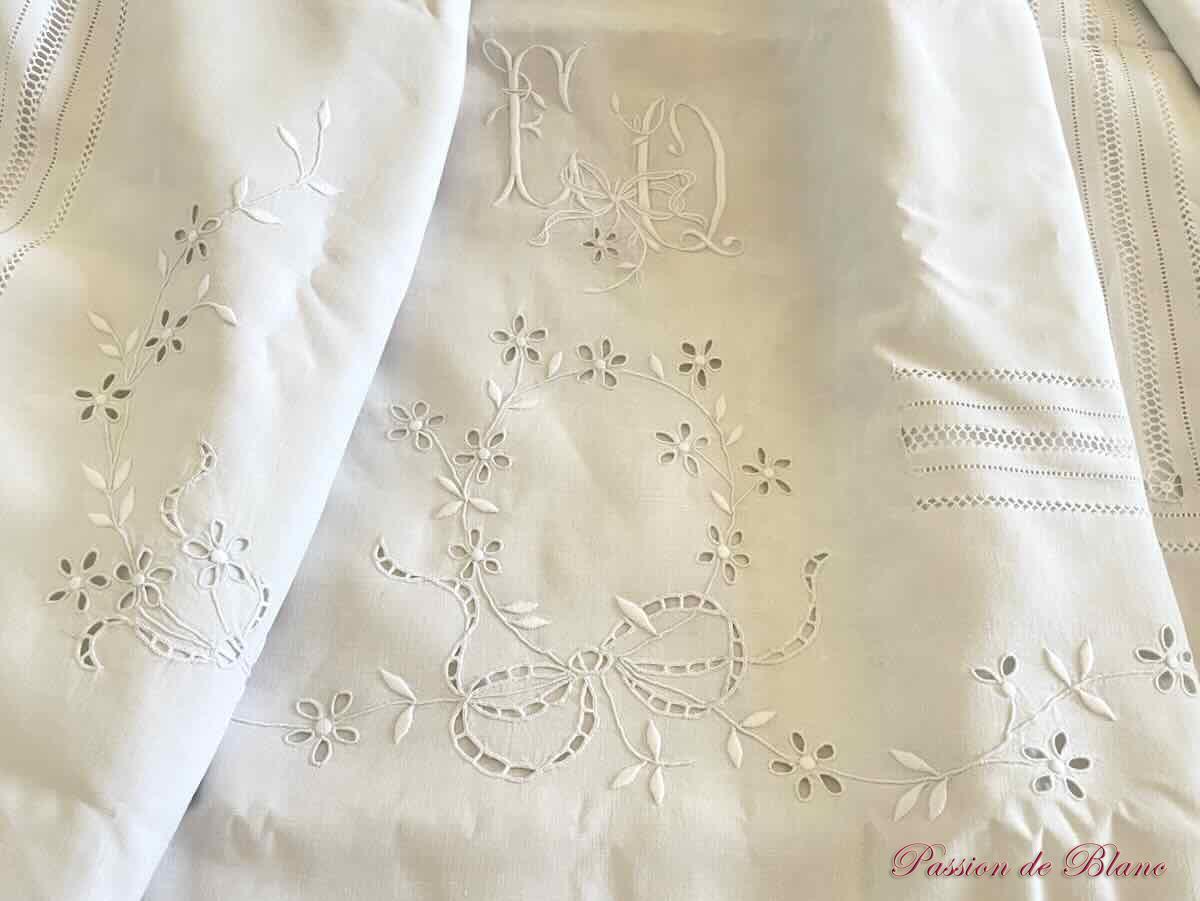 Parure de lit drap deux taies volant lin fin
