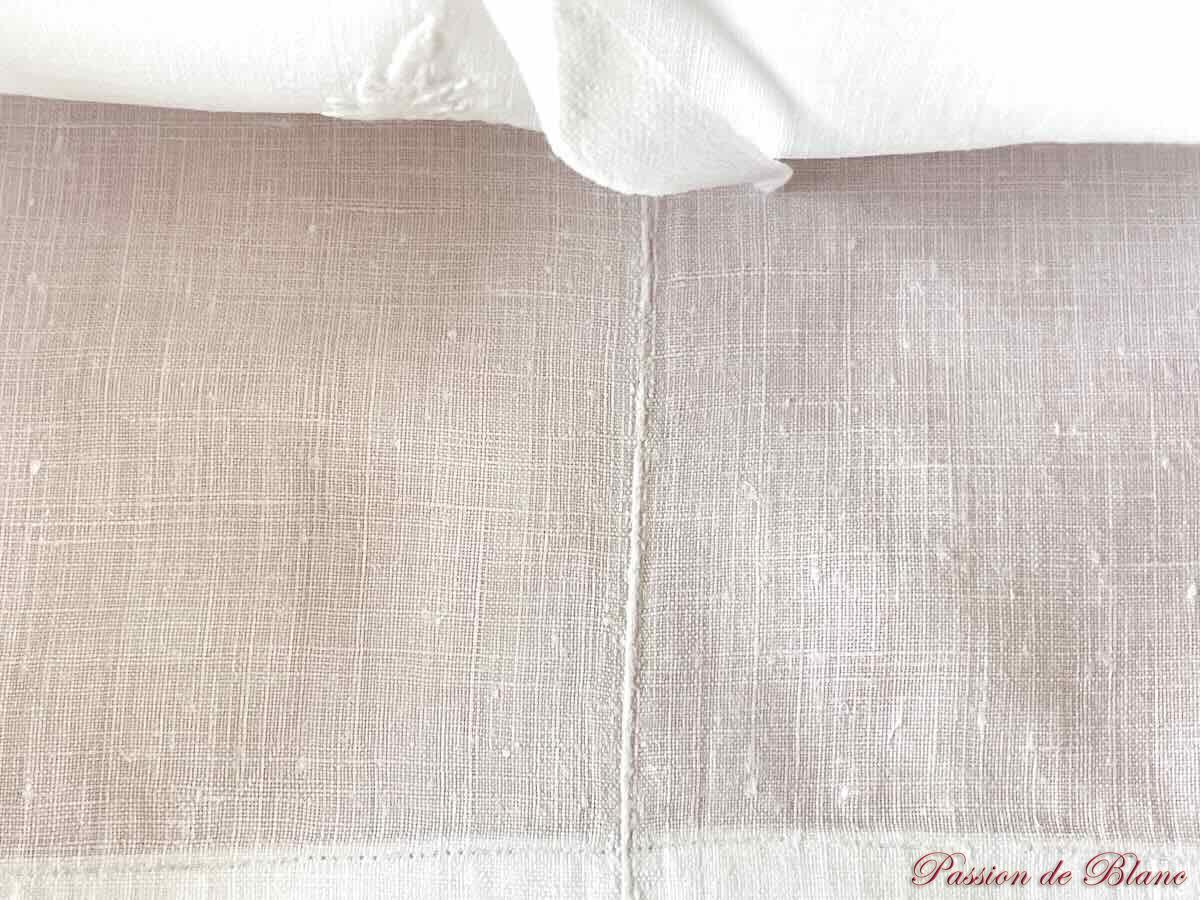 Taie traversin avec initiales AC sur fil de lin, broderie main – Image 8