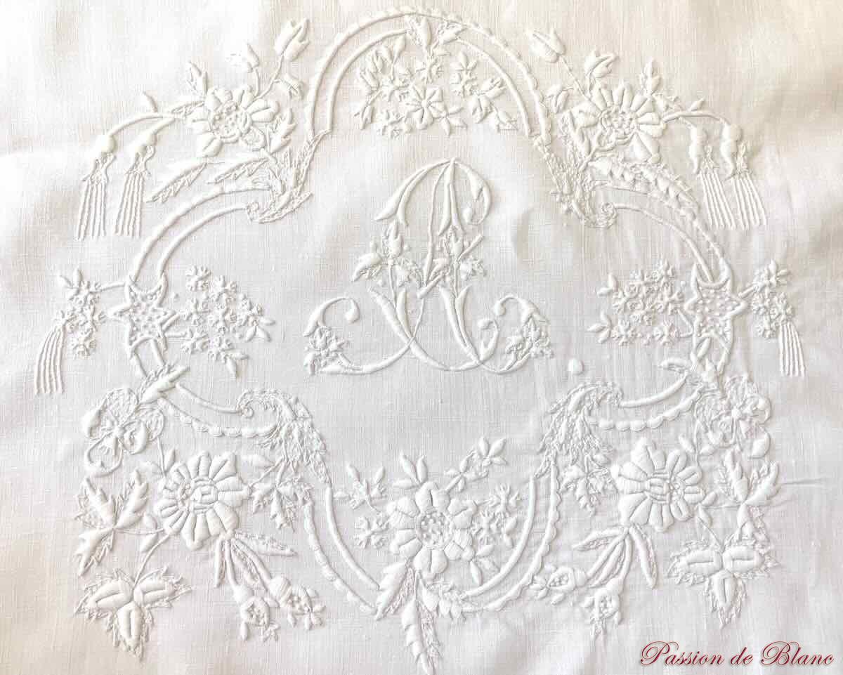Taie traversin avec initiales AC sur fil de lin, broderie main – Image 5